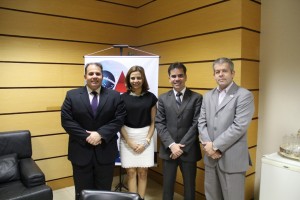 Rochilmer Rocha Filho (diretor geral da ESA), Maracélia Oliveira (presidente do TDP), Andrey Cavalcante (presidente da OAB/RO) e Alexandre Porto (diretor administrativo financeiro da faculdade Uniron)