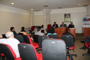 Representantes dos cinco candidatos ao governo do estado participaram da reunião.