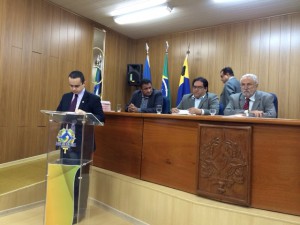 Gabriel Tomasete durante assinatura de posse