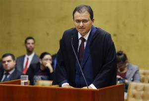 Marcus Vinicius, ao fazer o uso da palavra no STF
