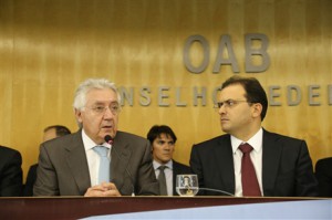 Marcus Vinicius (D) e o ministro da Secretaria da Micro e Pequena Empresa, Afif Domingos (Foto: Eugenio Novaes - CFOAB )
