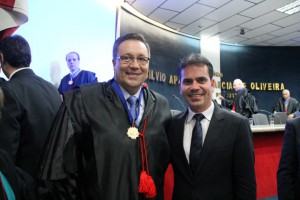 Presidente Andrey Cavalcante com o novo promotor Amadeu