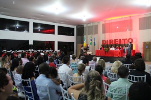 Patrono da turma, Andrey profere discurso aos bacharéis