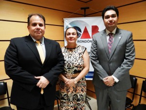 O secretário-geral da OAB/RO, Michel Barros, o diretor geral da ESA/RO, Rochilmer da Rocha Filho e a secretária de  Educação, Fátima Gavioli  