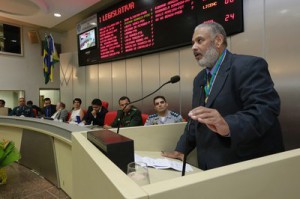 Delson Fernando Barcelos Xavier durante discurso