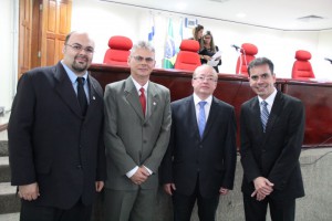 Presidente da OAB/RO Andrey Cavalcante ao lado do desembargador federal Cândido Artur Medeiros Ribeiro Filho, o conselheiro federal da OAB/RO, Elton Fülber e o membro da Comissão de acesso à justiça, tecnologia e informática Sylvan Bessa