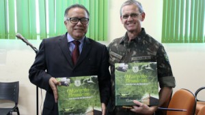 Diretor tesoureiro, Fernando Maia, e general Ricardo Costa Neves