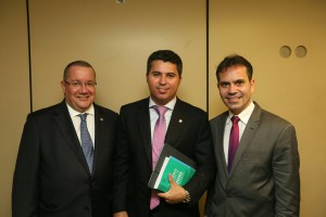 Presidente da OAB/ES, Homero Mafra; deputado federal Marco Rogério e presidente da OAB/RO, Andrey Cavalcante.