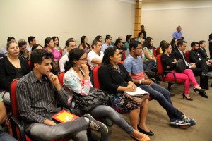 Participantes acompanharam a palestra