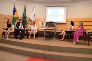 Mesa de debates do último dia do evento