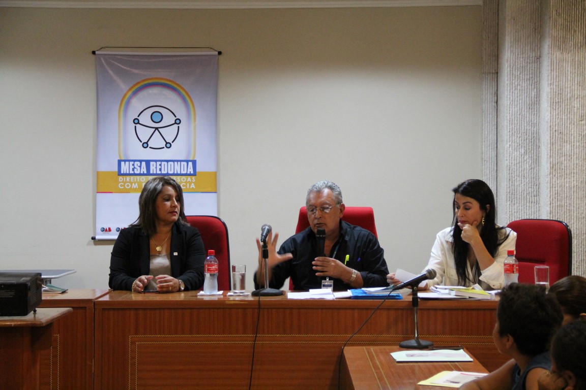 Mesa Redonda sobre Direitos às pessoas com deficiência