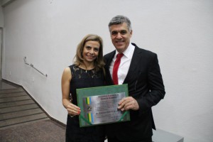 Maracélia Oliveira com o procurador Luciano Alves de Souza Neto 