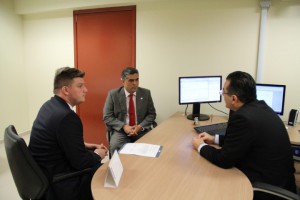 Eurico Montenegro Neto e Felipe Gurjão durante reunião com o juiz João Luiz Rolim Sampaio  