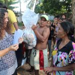 Entrega de alimentos aos indios (22)