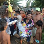 Entrega de alimentos aos indios (26)