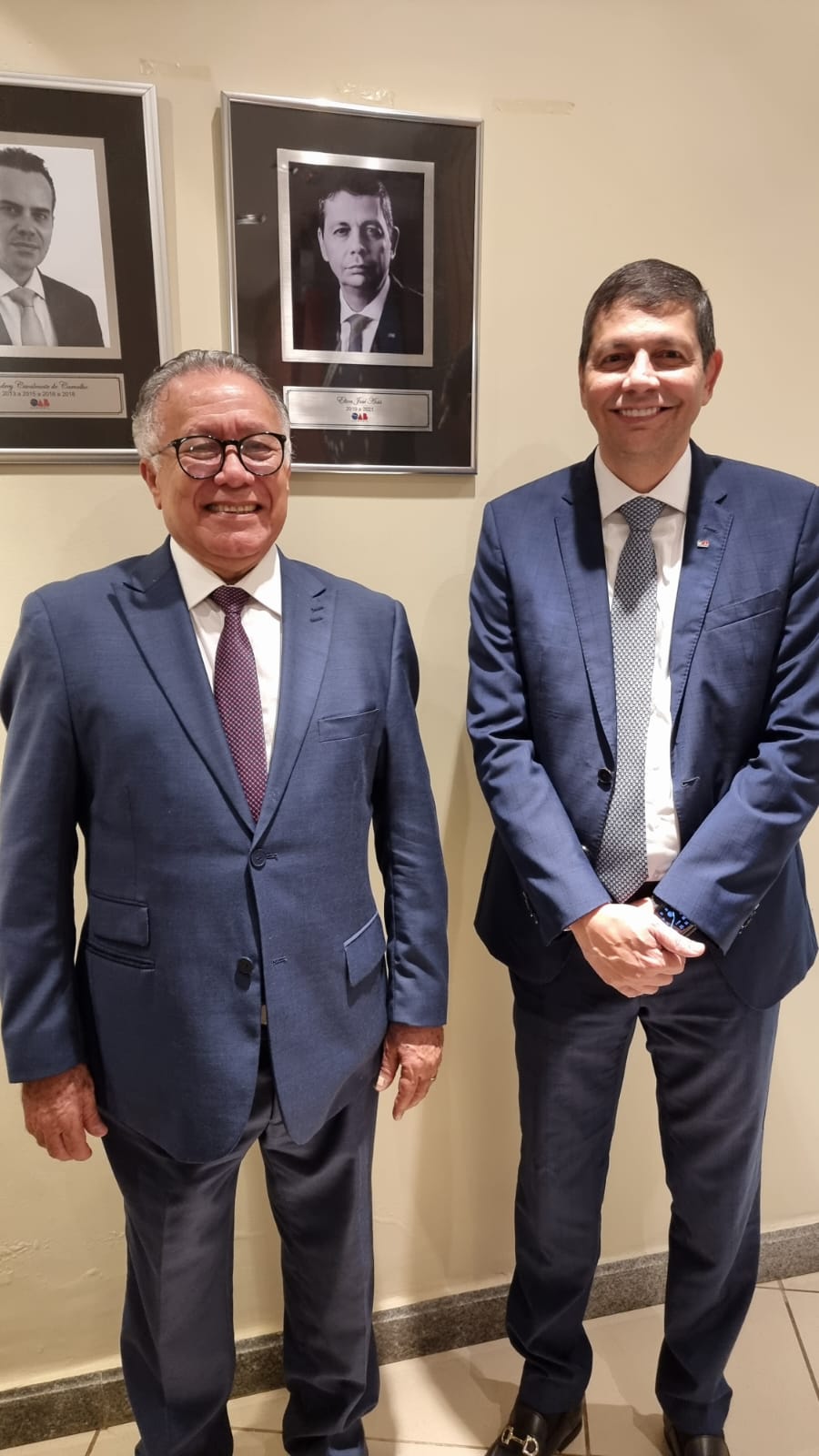 Elton Assis é homenageado durante cerimônia de entronização da foto na  galeria de presidentes da OAB-RO - OAB Rondônia