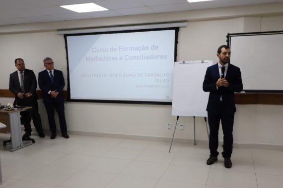 Formação de Conciliadores e Mediadores Judiciais é iniciada com uma parceria entre a ESA Rondônia e a Emeron