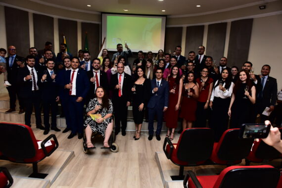 Emoção e compromisso marcam entrega de credenciais a 35 novos advogados em Rondônia