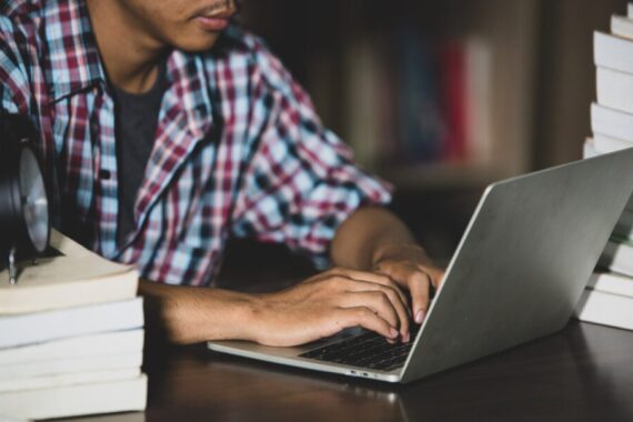 ESA ouve a advocacia e reabre edital de credenciamento de docentes e palestrantes