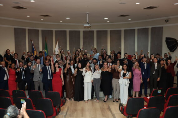 OAB Rondônia celebra entrega de credenciais a 50 novos profissionais e destaca protagonismo feminino na solenidade