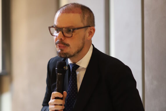 “Quanto mais o sistema de justiça cresce, mais ele se distancia das pessoas”, afirma Márcio Nogueira durante Entrega de Credenciais