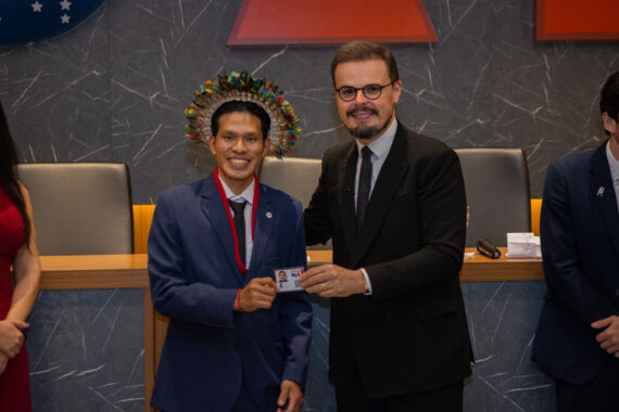 Jovem Paiter Suruí recebe carteira da OAB em Cacoal e marca avanço na representatividade jurídica de RO