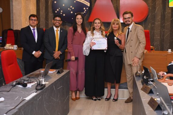 OAB Rondônia homenageia presidente nacional do IAB, Dra. Rita Cortez, com a Medalha Salma Roumiê